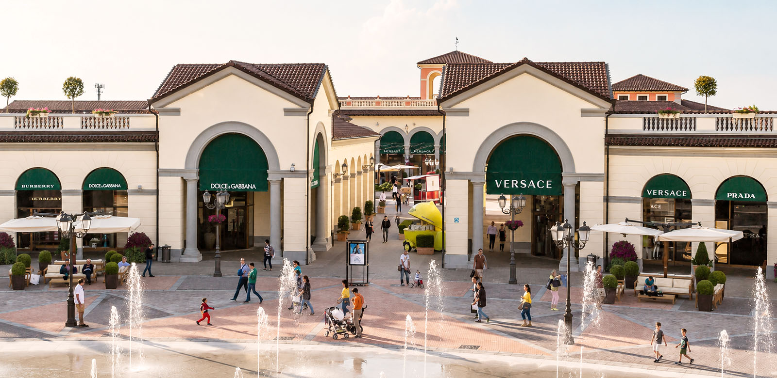 Serravalle Outlet Village main plaza